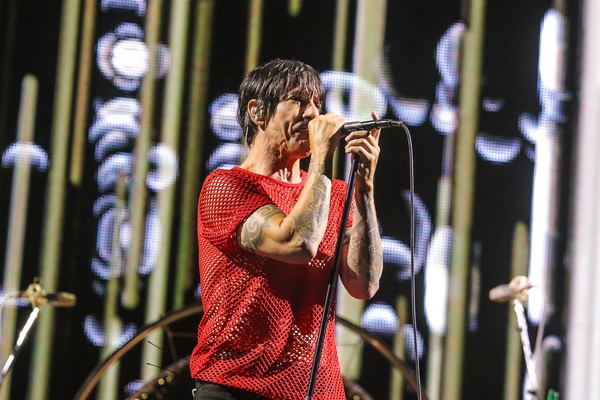 Red Hot Chili Peppers Mistura Nostalgia E Novidades Em Show De S O Paulo