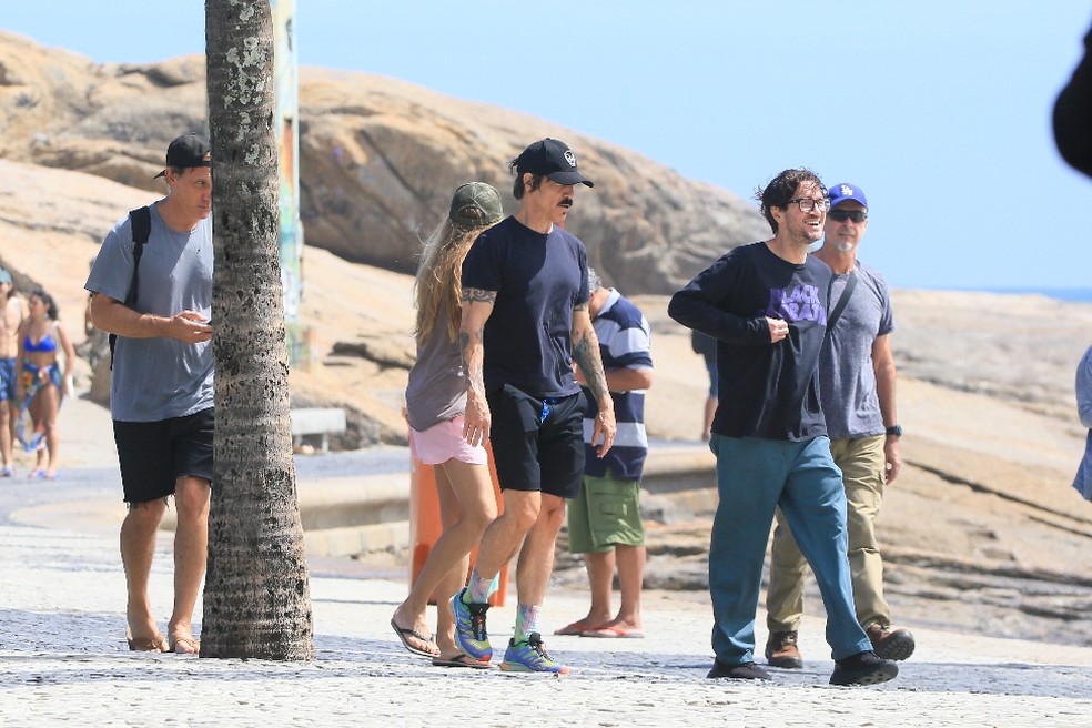 Anthony Keidis E John Frusciante Do Red Hot Chili Peppers Passeiam Em Orla Do Rio