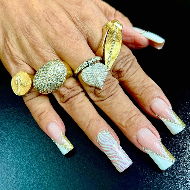 Alcione Exibe Resultado De Unhas Ap S Se Irritar Nude E Francesinha