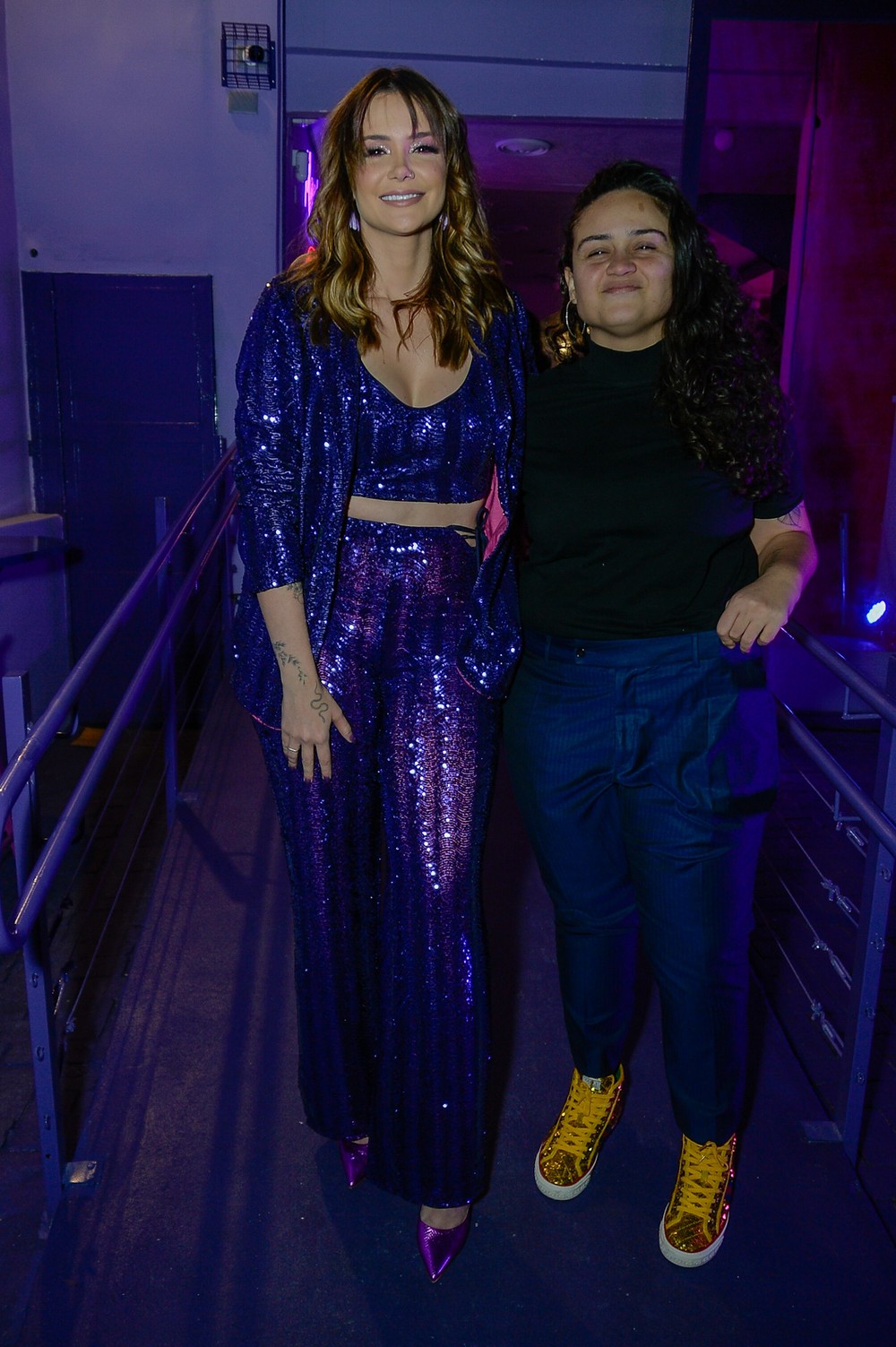 Ex Bbb Marcela Mcgowan Beija A Namorada Em Inaugura O De Sex Shop