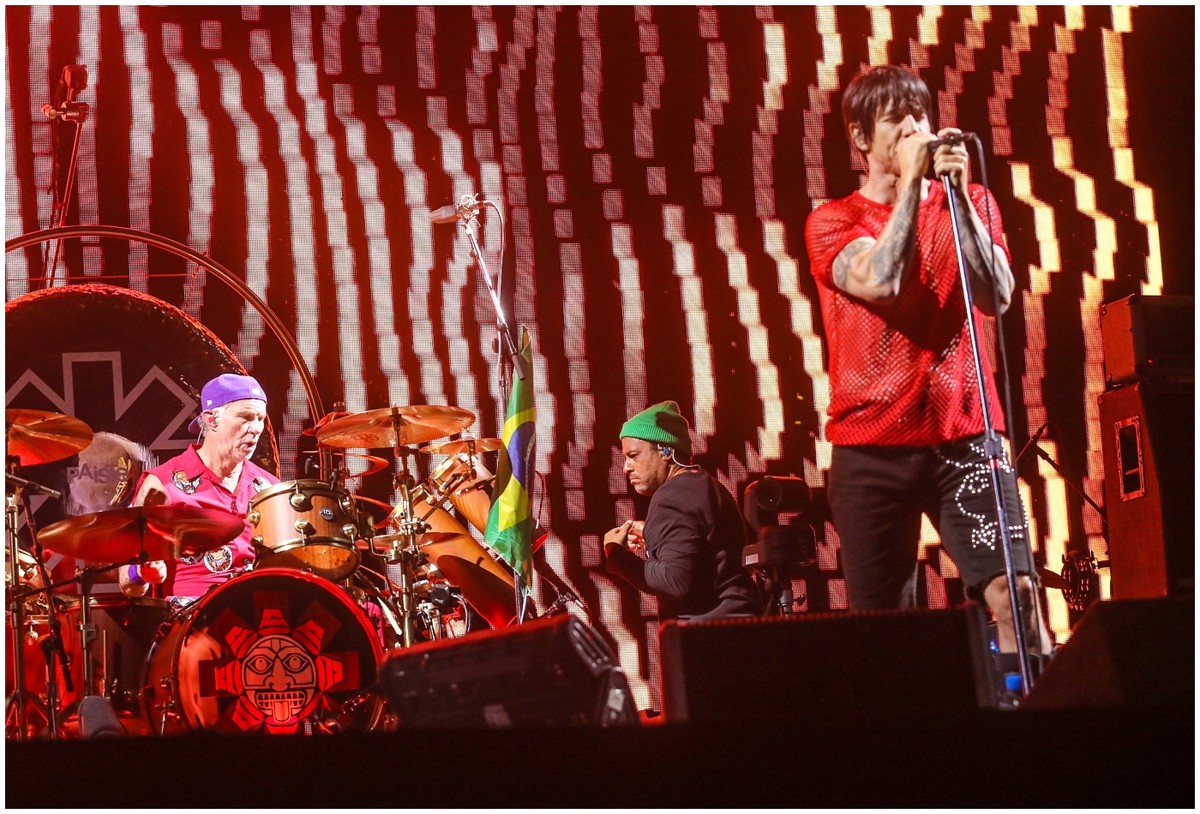 Red Hot Chili Peppers Mistura Nostalgia E Novidades Em Show De S O Paulo