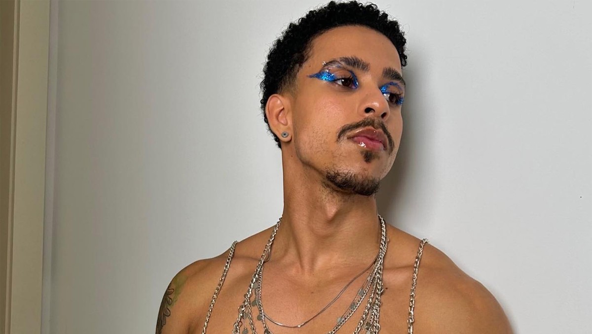 Cantor Thiago Pantale O Posta Nude No Seu Anivers Rio De Anos