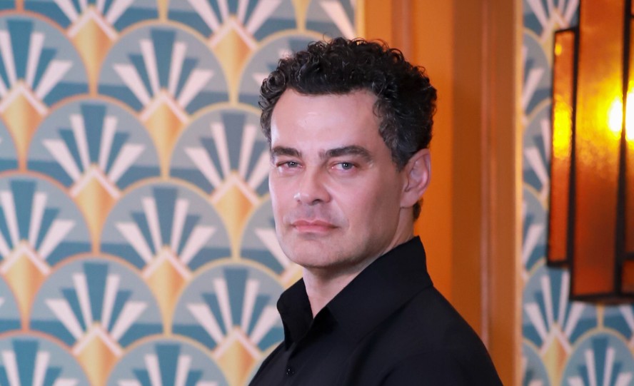 Carmo Dalla Vecchia fala de paternidade gay e papéis estereotipados para LGBT na TV