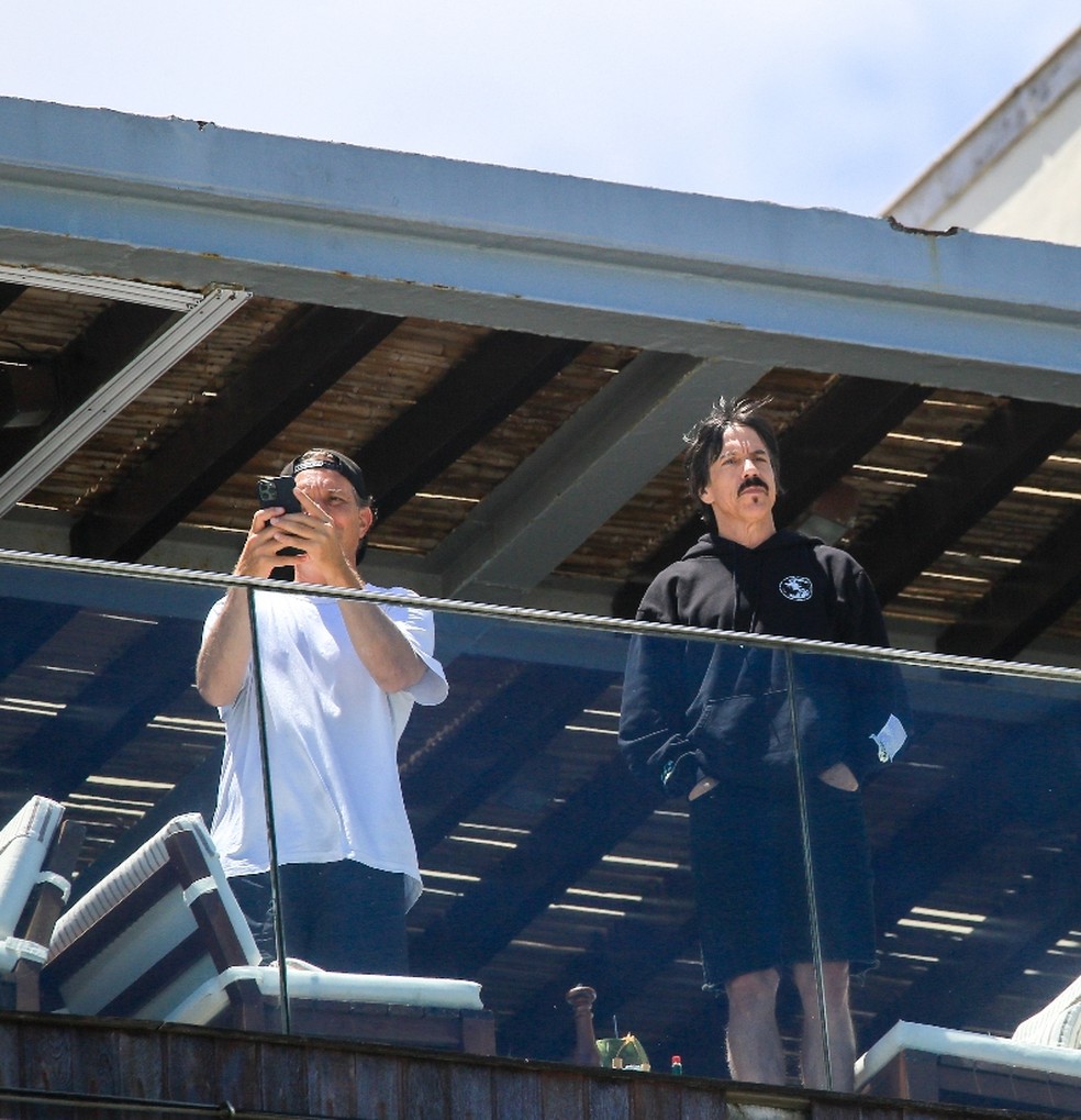 Anthony Kiedis Do Red Hot Chilli Peppers Come Coco Verde Em Dia De Sol No Rio