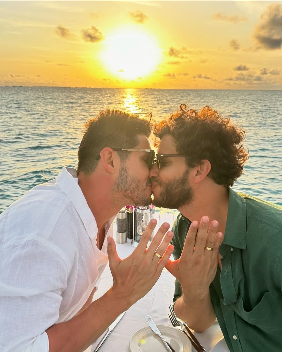 Ator de Mania de Você Igor Cosso teve medo de falar que é gay quando fazia novelas bíblicas