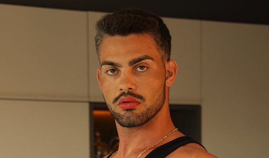 Mister S O Paulo Gay Posa De Bumbum De Fora Para Ensaio Sensual