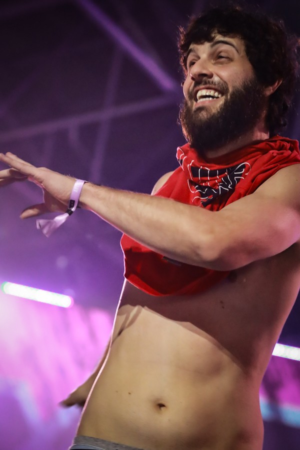 Humorista Diogo Defante Lan A Lbum Rock Debochado E Nude Na Capa Veja