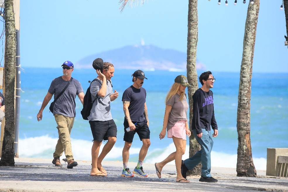Anthony Keidis E John Frusciante Do Red Hot Chili Peppers Passeiam Em Orla Do Rio