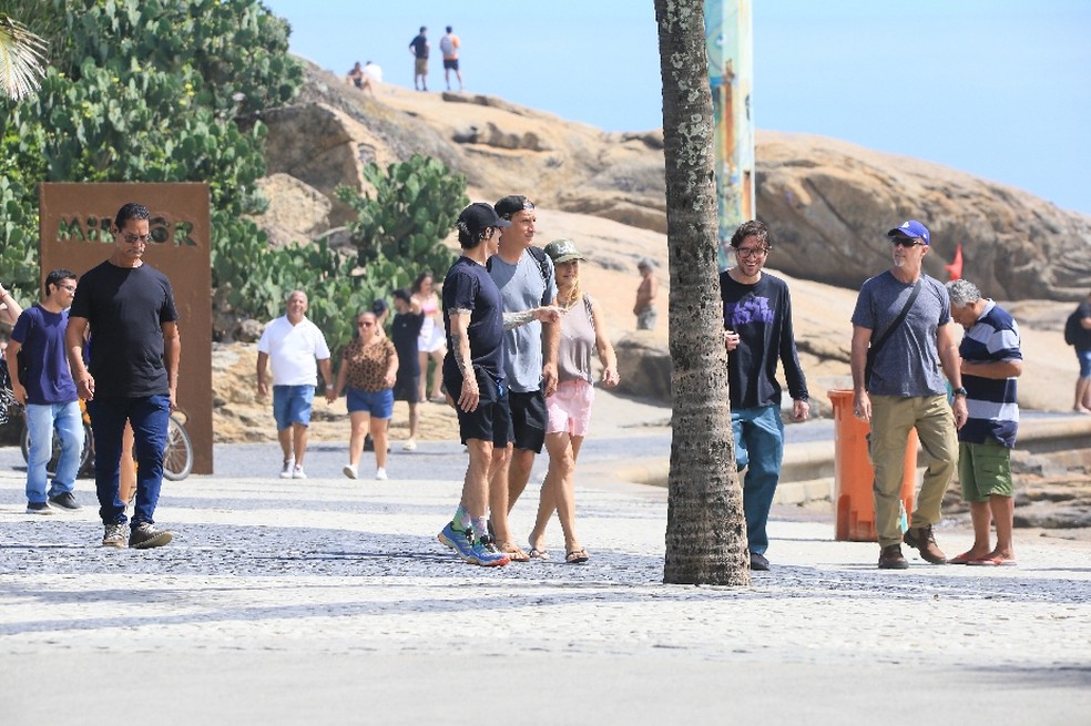 Anthony Keidis E John Frusciante Do Red Hot Chili Peppers Passeiam Em Orla Do Rio