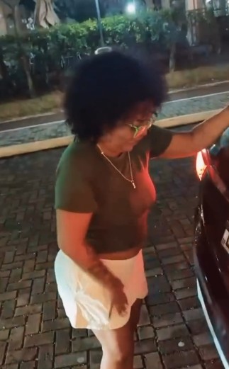 Arlindinho surpreende e leva a mãe às lágrimas com carro novo: 