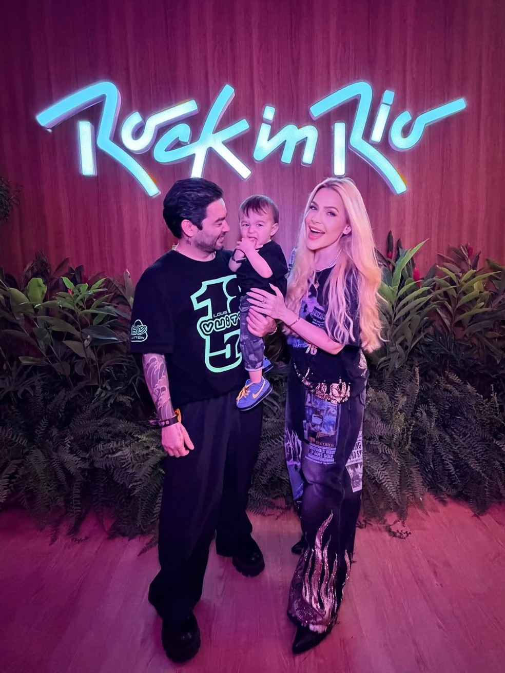 Yudi Tamashiro e Mila Braga com o filho, Davi Yudi — Foto: Reprodução/Instagram