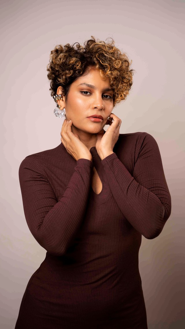 Barbara Reis celebra 15 anos de carreira com estreia no teatro e volta ...