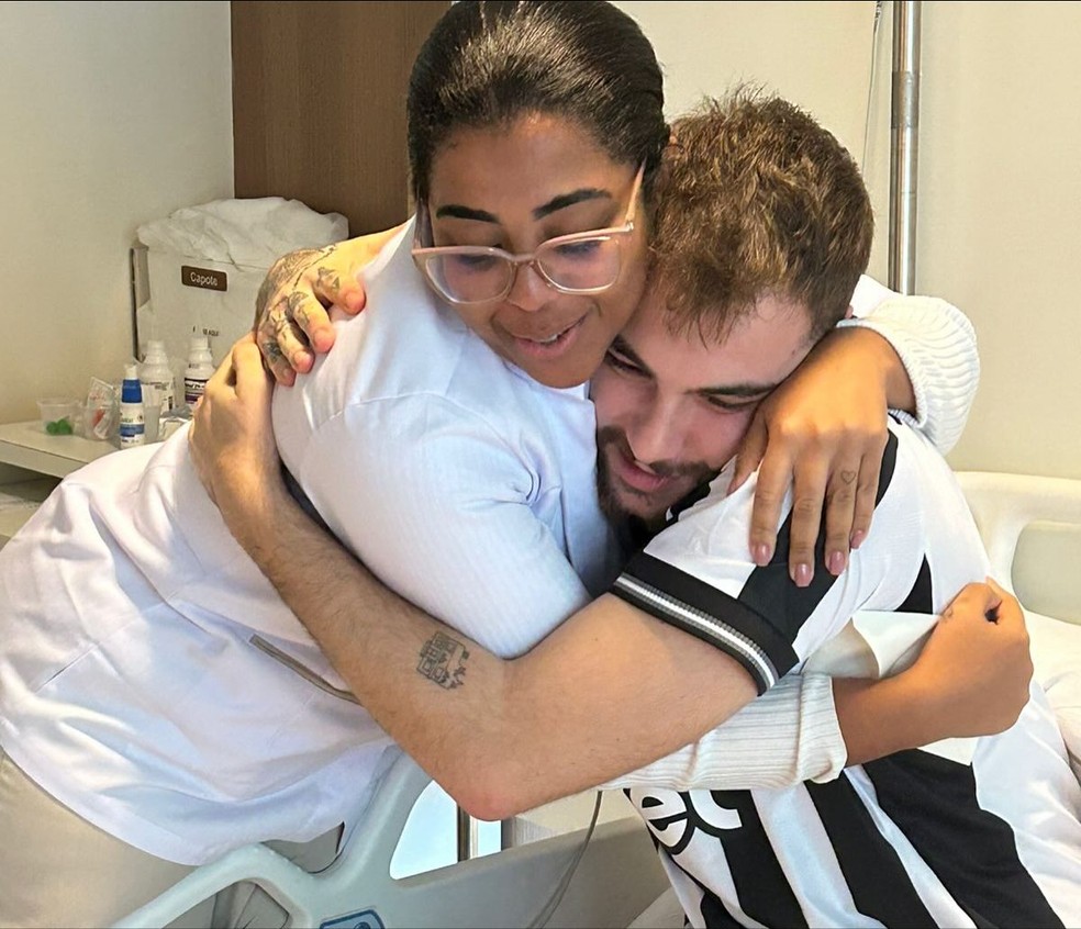 Patrícia Poeta comemora alta hospitalar do filho após 7 semanas de ...