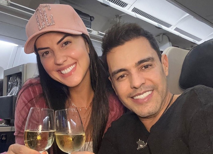 Graciele Lacerda e Zezé Di Camargo no avião rumo a Miami