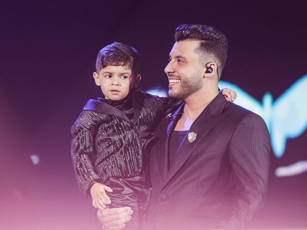 Leo com o pai Murilo Huff e a av&oacute; materna, Ruth &mdash; Foto: Van Campos/AgNews