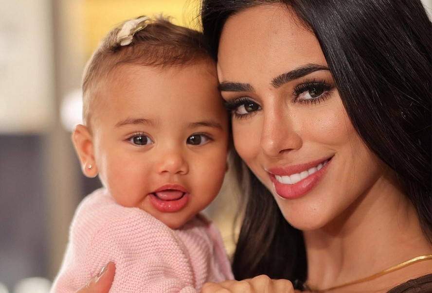 Após Neymar assumir terceira filha, Bruna Biancardi se derrete por novas fotos de Mavie
