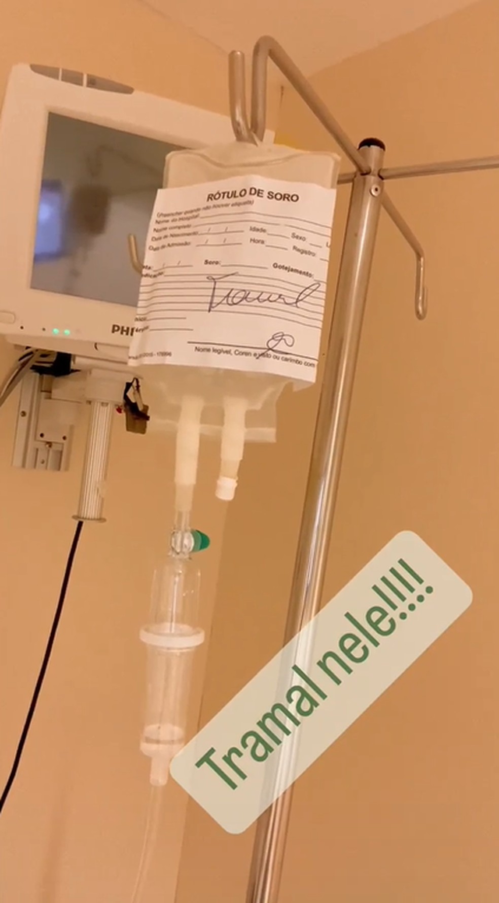 Rodrigo Lombardi mostra medicação em hospital — Foto: Reprodução/Instagram