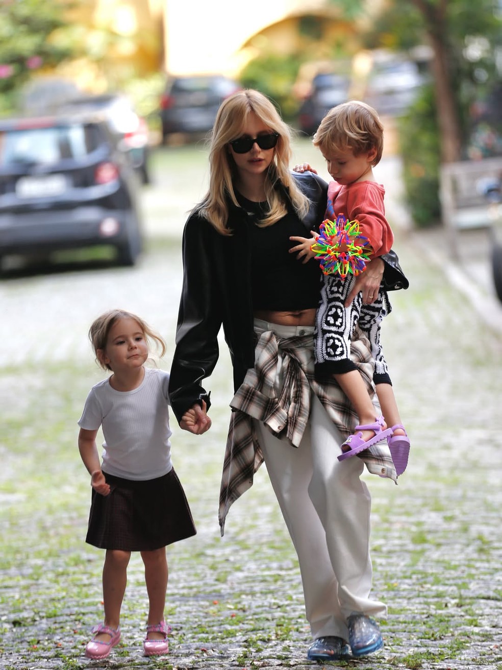 Isa Scherer com os filhos gêmeos — Foto: Reprodução/Instagram/@minimelissaoficial