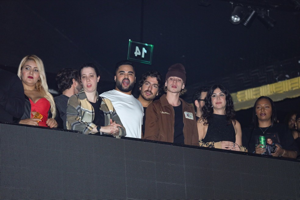 Juliano Floss, Foquinha, Lucas Guedez, Bruna Marquezine, João Guilherme e mais famosos em show de Marina Sena — Foto: Lucas Ramos / Brazil News