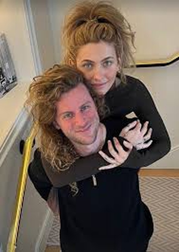 De look 'a vácuo', Paris Jackson, filha de Michael Jackson, passeia com ...