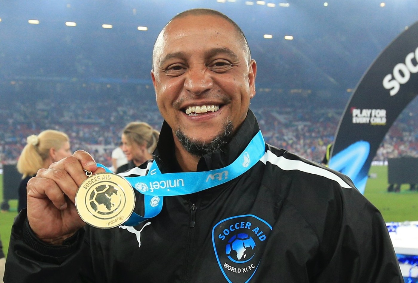 Roberto Carlos nega rumores de conversão ao islã em comunicado: 