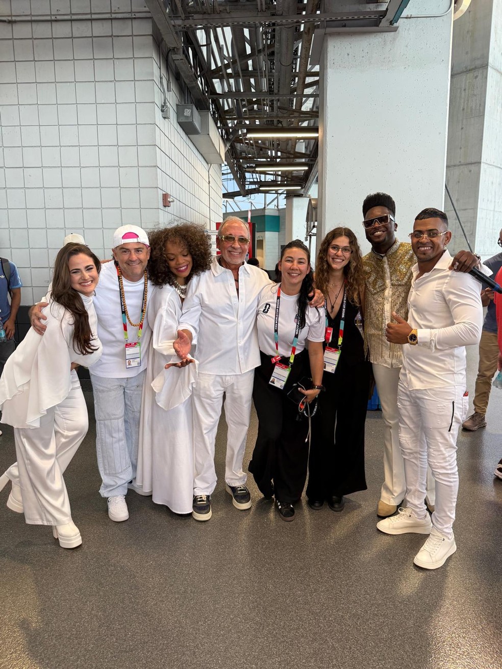 Emilio Estefan e Giovanna Khair em evento — Foto: Reprodução/Instagram