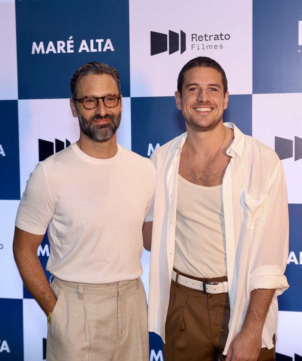 Marco Pigossi e o marido, Marco Calvani, recebem famosos em pré-estreia ...
