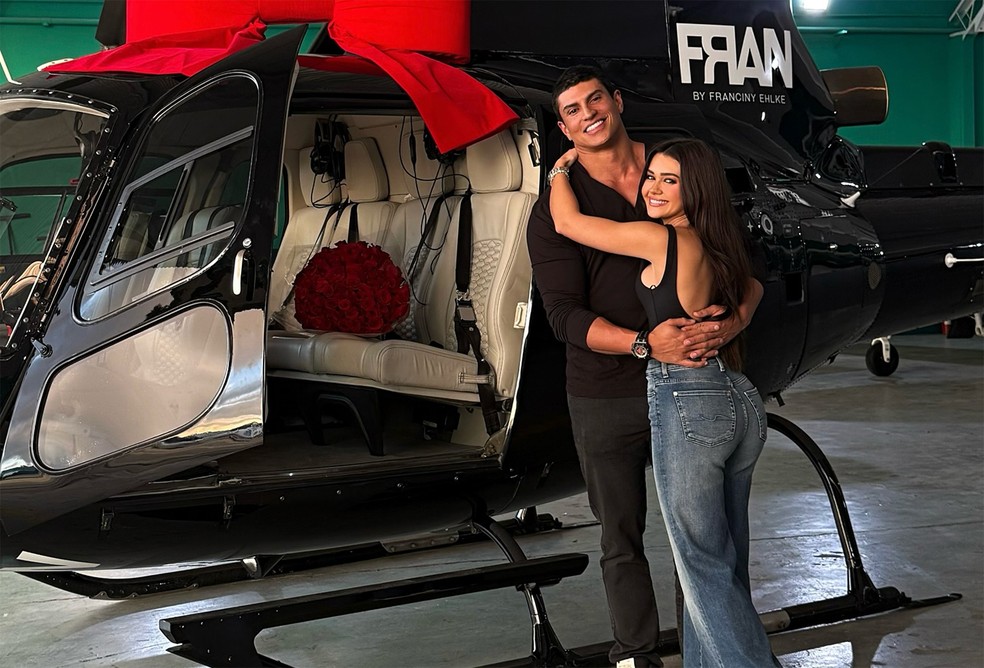 Franciny Ehlke ganha helic&oacute;ptero de presente do marido, Tony Maleh &mdash; Foto: Reprodu&ccedil;&atilde;o/Instagram