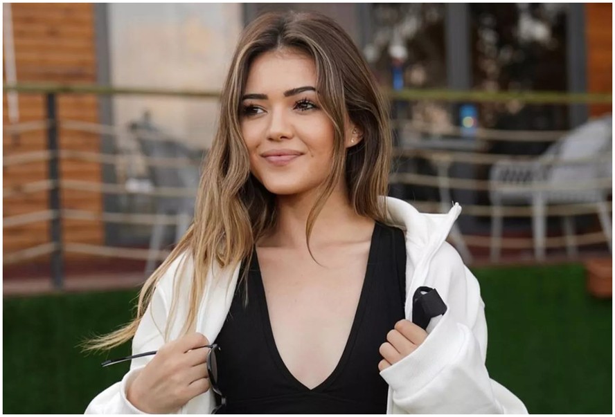 Influencer, que viralizou ao se casar com ela mesma, morre após cair do 5º andar de apartamento