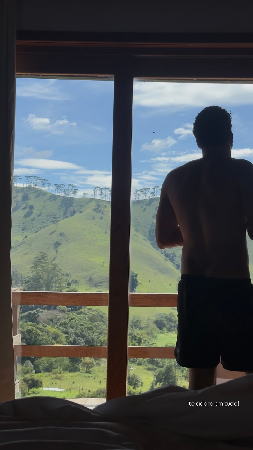 Nikki Meneghel comemora um ano de namoro com João Vitor Peçanha — Foto: Reprodução/Instagram