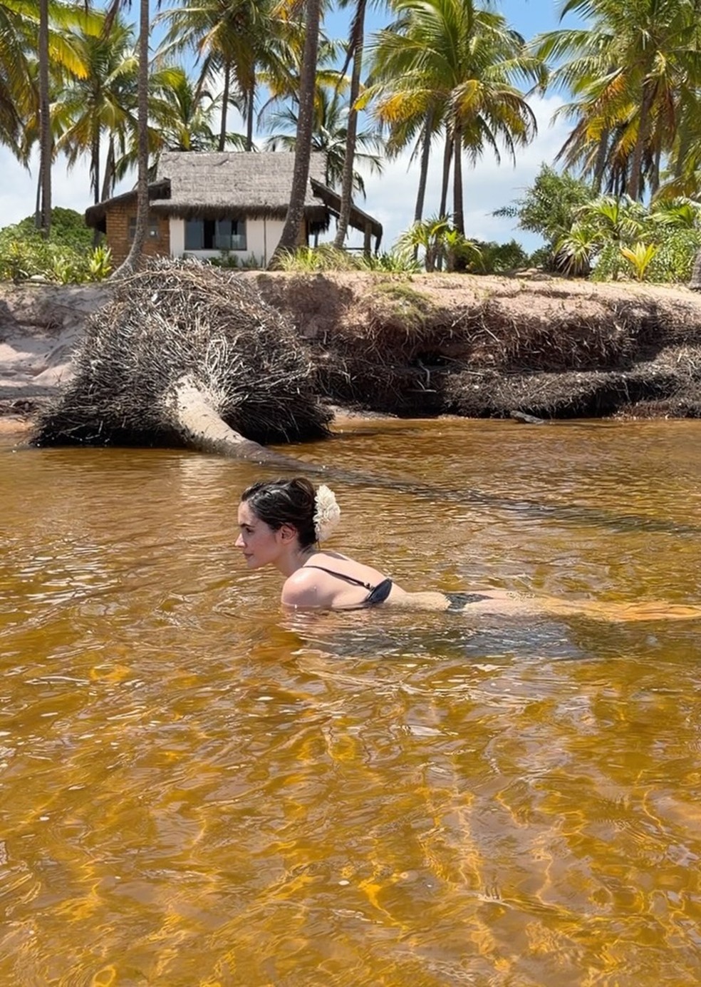 Valentina Herszage curte dia de sol na Bahia — Foto: Reprodução/Instagram