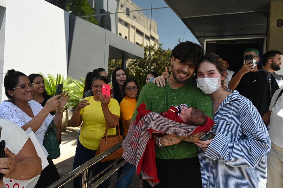 Zé Felipe, José Leonardo e Virginia — Foto: Cristiano Borges/AgNews