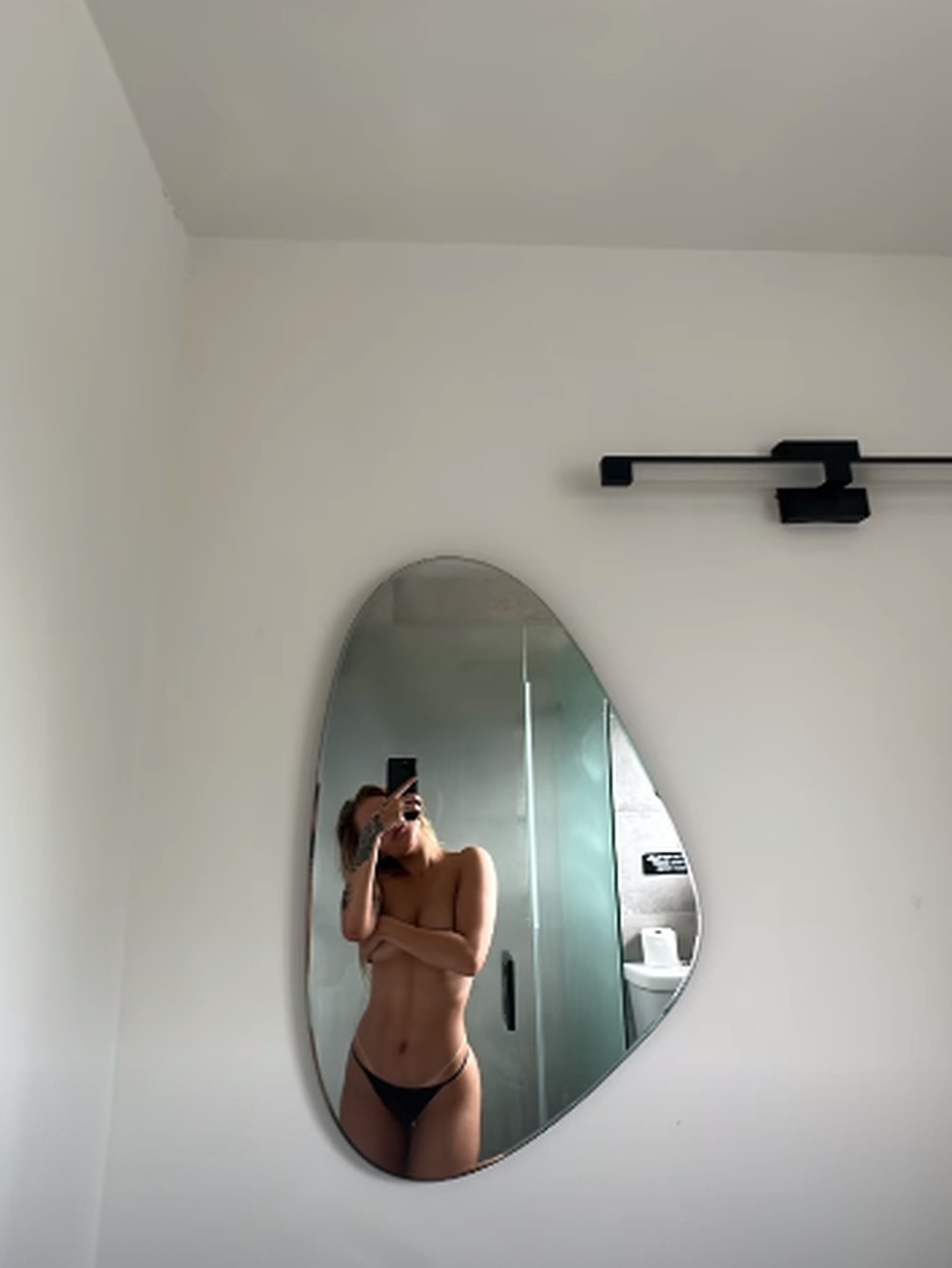 Luísa Sonza posa em espelho — Foto: Reprodução/Instagram