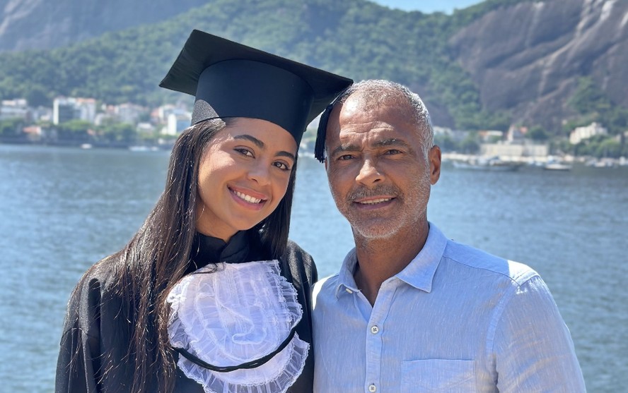 Romário prestigia sessão de fotos da filha