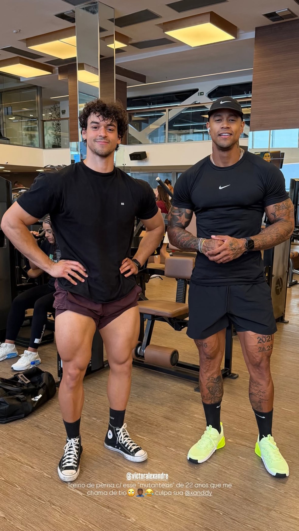 Victor Alexandre, filho de Carla Perez e Xanddy, em treino com Léo Santana — Foto: Reprodução/Instagram