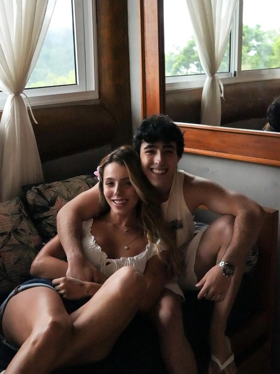 Enzo Rabelo assumiu namoro com Carol Bondariw — Foto: Reprodução/Instagram