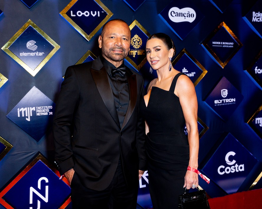 Pai de Neymar fala de futuro de filho no Santos, ciclo de lesões de craque e chegada de nova neta; vídeo