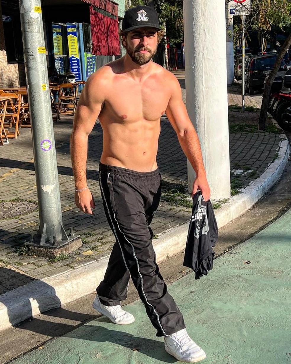 Eike Duarte exibe corpo após preparação para série da Disney — Foto: Arquivo pessoal