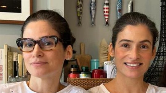 Renata Vasconcellos posa com a irmã gêmea e fãs reparam detalhe para identificá-las