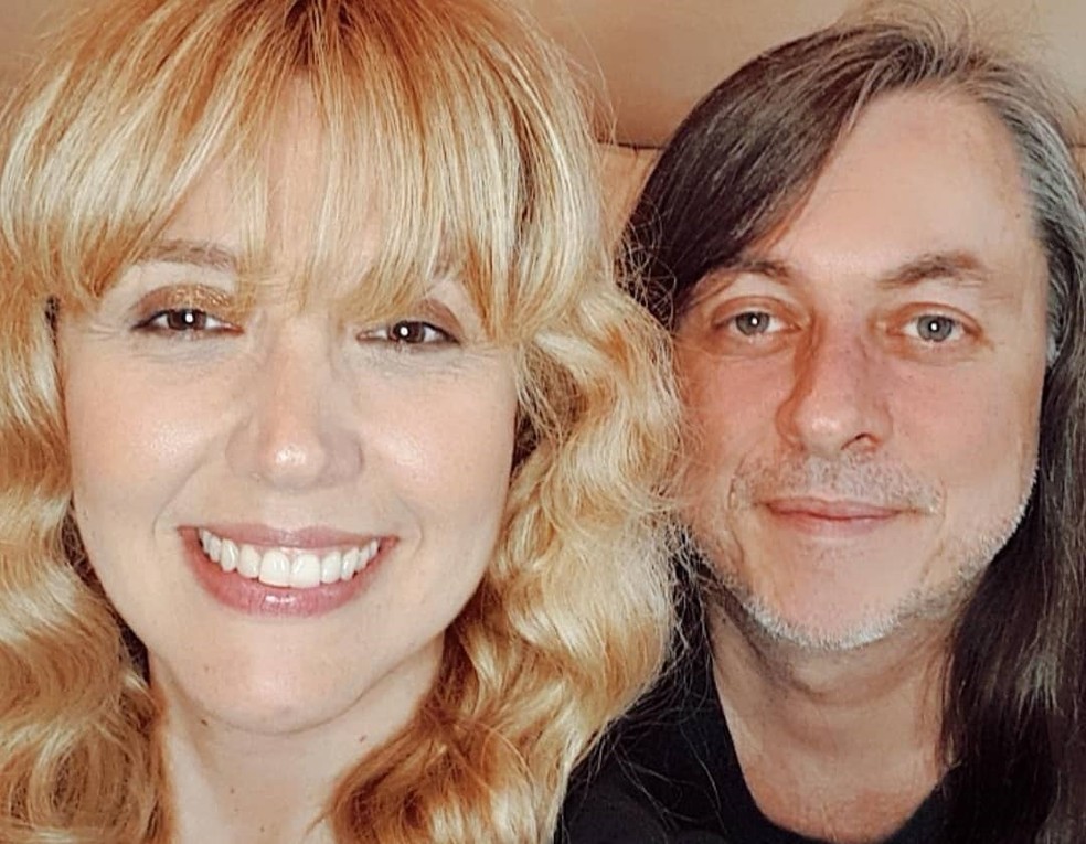 A apresentadora Mariane Dombrova e o noivo, o produtor musical Eudes Freitas — Foto: Reprodução/Instagram