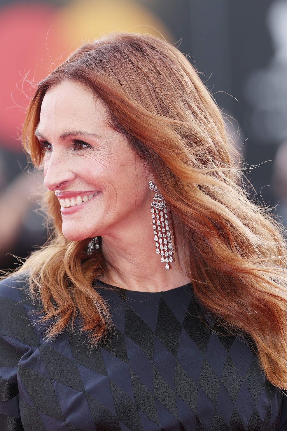 Julia Roberts dá show de carisma e brilha no tapete vermelho de Veneza