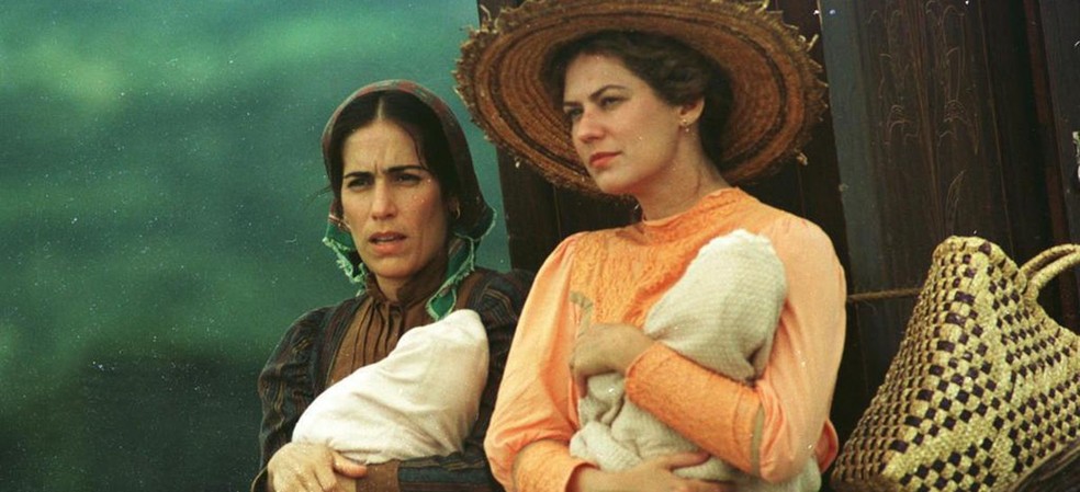 Gloria Pires e Patrícia Pillar no filme 'O Quatrilho' (1995) — Foto: Divulgação