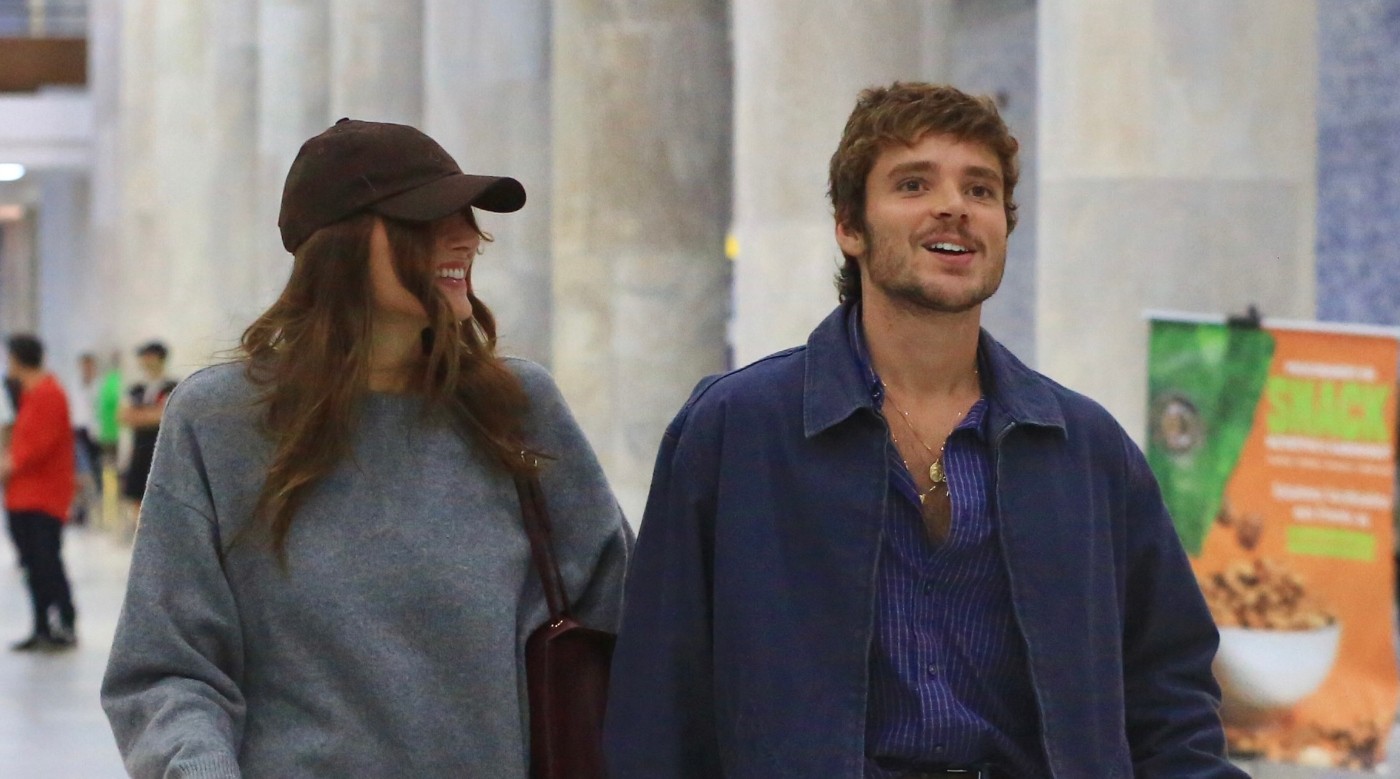 Sasha Meneghel desembarca no Rio de Janeiro com João Lucas e fala sobre pedido de netinho da Xuxa