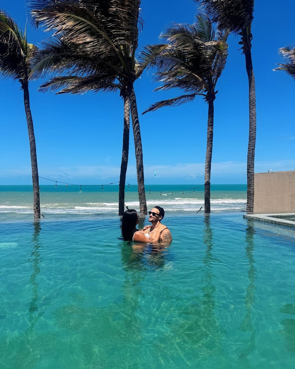 Rafael Almeida, filho da cantora Solange Almeida, e nova namorada, Andressa Barros — Foto: Reprodução/Instagram