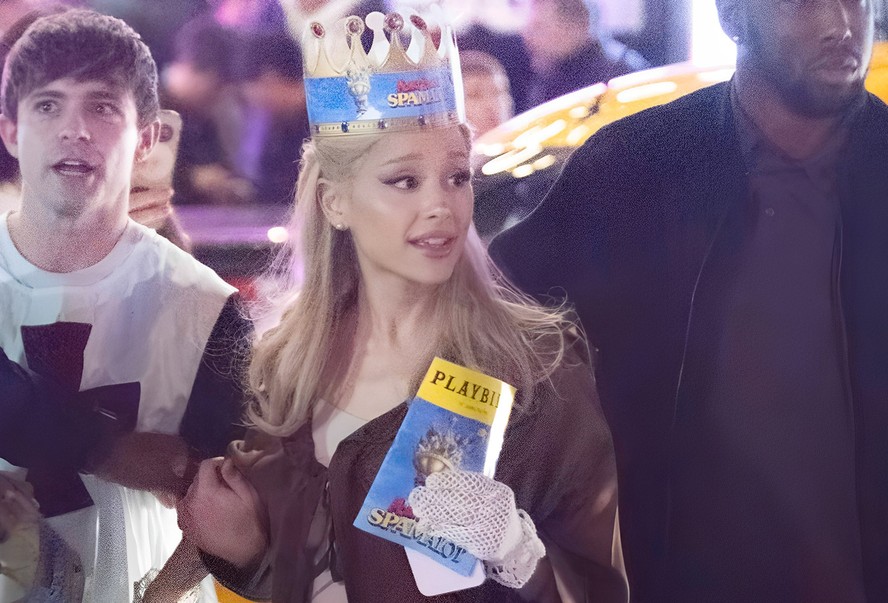 Ariana Grande prestigia o novo affair em estreia na Broadway, em NY