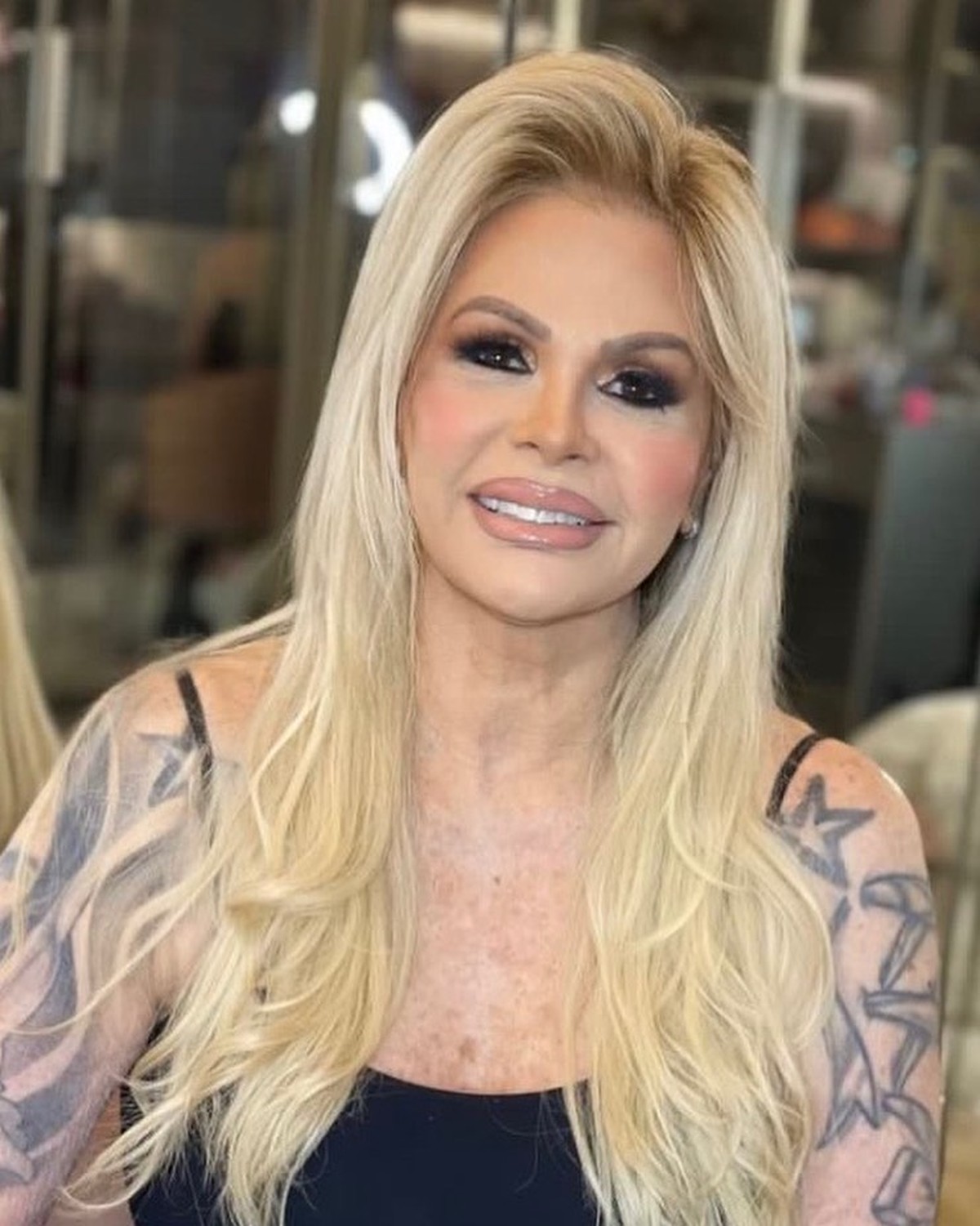 Monique Evans diz ter perdido contratos na TV por recusar 'teste do sofá'