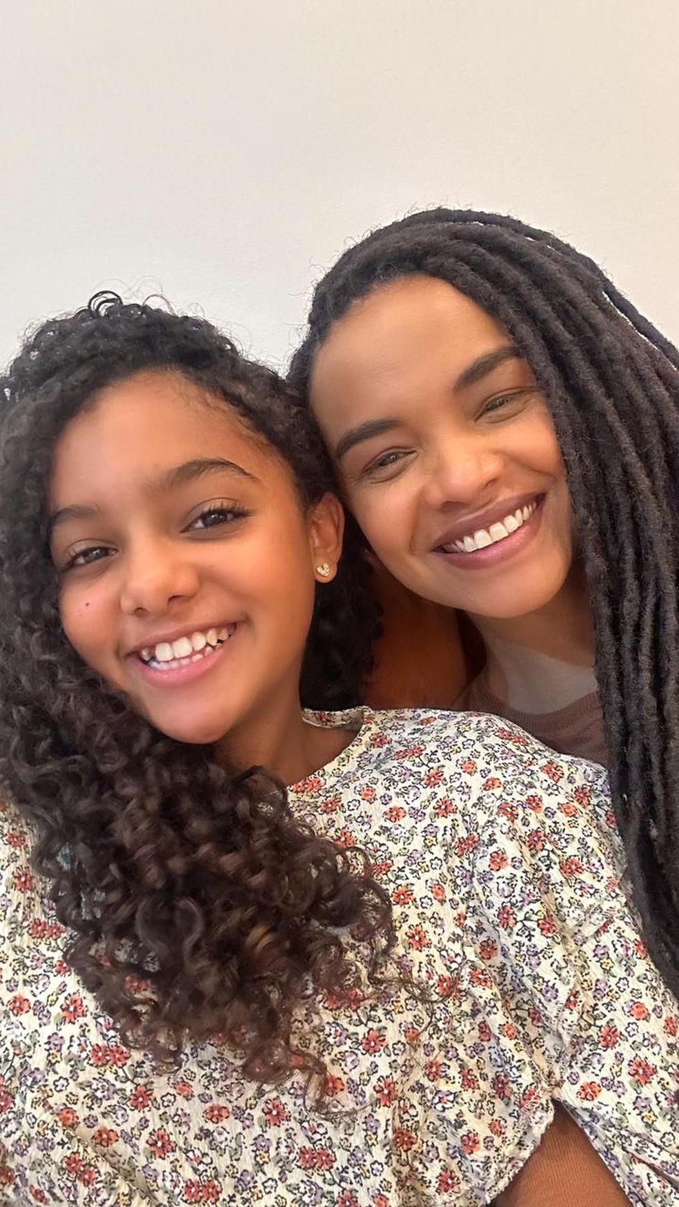 sophia-rosa-fala-de-atuar-com-lucy-ramos-sua-m-e-em-fam-lia-tudo