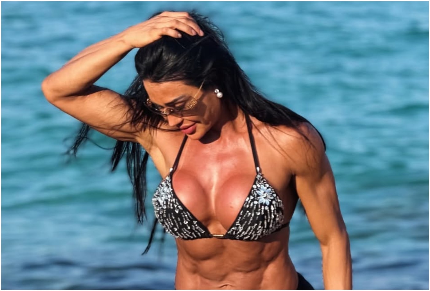 Gracyanne Barbosa aposta em look transparente na Itália, e namorado baba: 
