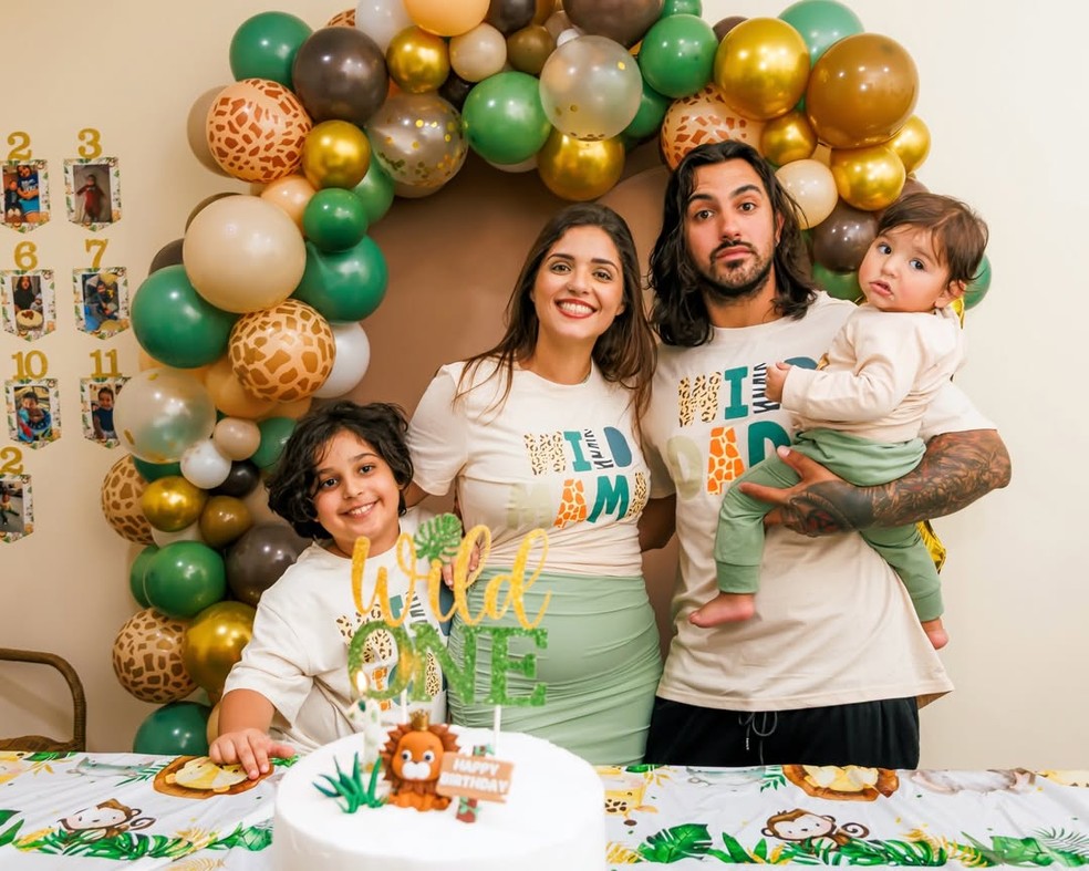 Daphynie Gouvêa com Victor Santos e os filhos, Noah e Davi — Foto: Lori Bezerra