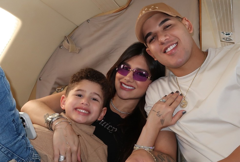 Zé Vaqueiro e Ingra Soares com o filho Daniel — Foto: Reprodução/Instagram